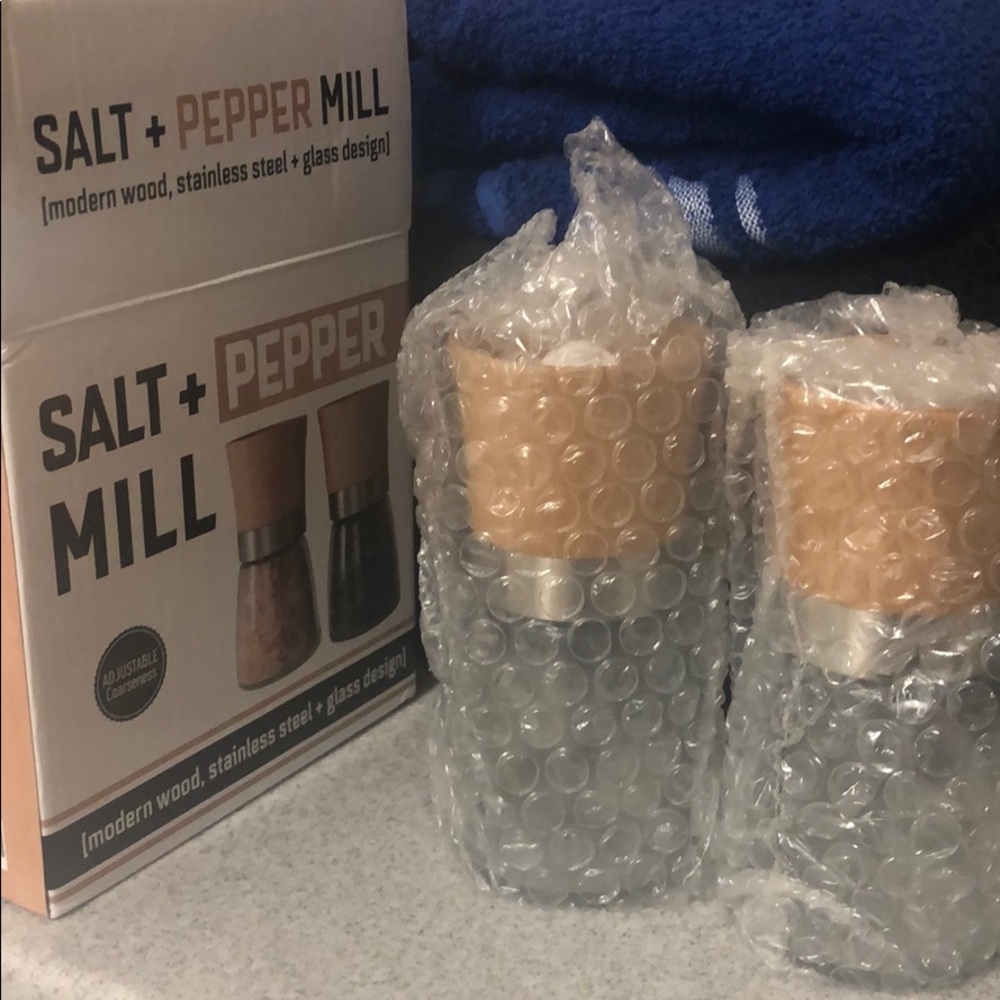 Salt and pepper mills